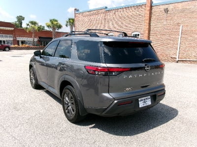 2022 Nissan Pathfinder SV